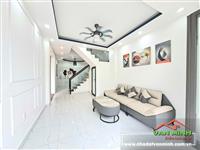 - Lô góc 2 mặt thoáng mát Thiên Lôi Vĩnh Niệm. - Nhà 40m² xây 3 tầng. - Hướng Đông Nam và Tây Nam. - Phòng khách, ăn, 3 ngủ, 