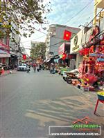 - Bán nhà thang máy Đình Đông và Hàng Kênh. - Vị trí nhà tuyến 2 mặt đường. - Diện tích: 50m² xây 5 tầng. 4 ngủ. 4 VS. - Hướn