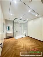 Sau nhà mặt đường phố Hồ Sen - sân cổng