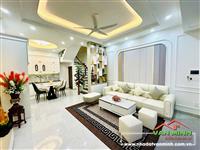 Miếu Hai Xã- ô tô đỗ gần