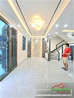 - Nhà ngang 4 tầng dân xây Thiên Lôi - Khúc Thừa Dụ ôtô đỗ miễn phí 24/7
