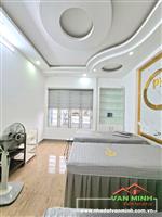 - Nhà mặt ngõ Chợ Hàng - Hồ sen. 