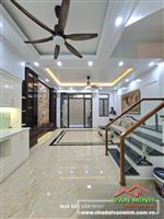 - Bán nhà Hồ Sen sân cổng riêng rộng + full nội thất. 