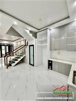 Bán nhà sân cổng tại Hồ Sen- Chợ Hàng