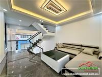 Thiên Lôi Aeon ôtô vào nhà 