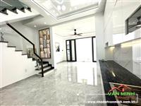 - Nhà 4 Tầng ngõ nông Đường Miếu Hai Xã phía Hồ Sen.