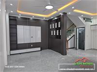 - Bán nhà Thiên Lôi chợ đôn ô tô đỗ cổng. Gara gần nhà. - Diện tích: 90m² ngang 7,06m. 