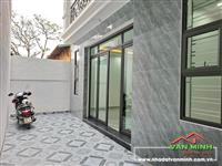 - Nhà 4 tầng sân cổng rộng 15m² ô tô đỗ cổng. - Đường Thiên Lôi đi bộ ra chợ Đôn. - DT:  51m². Hướng đông nam. 