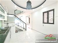 - Lô góc 2 mặt thoáng mát Thiên Lôi Vĩnh Niệm. - Nhà 40m² xây 3 tầng. - Hướng Đông Nam và Tây Nam. - Phòng khách, ăn, 3 ngủ, 