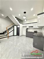 - Nhà 4 tầng độc lập, khung cột đường Phạm Tử Nghi Lê Chân. - 60m² - Ngang 5m. Gara oto gần nhà. - Công năng: 4 ngủ, 3vs, bếp