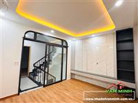 - Bán nhà Mặt Đường Đông Trung Hành, lô góc thoáng mát.  - Diện tích : 43m2 x 4 tầng đủ công năng 4 ngủ.  - Vị trí đẹp, đường