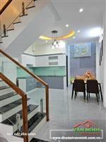 - Nhà khu Thiên Lôi có sân cổng. - Ô tô đỗ miễn phí mặt đường 24/24. Gara ô tô cạnh nhà.   - Diện tích: 65m² xây 4 tầng. Hướn