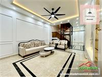 Bán nhà sân cổng 91m2 phố Chợ Hàng - Hồ Sen, Lê Chân, Hải Phòng