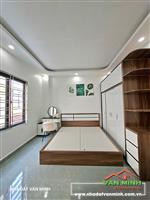 - Nhà khu Thiên Lôi có sân cổng. - Ô tô đỗ miễn phí mặt đường 24/24. Gara ô tô cạnh nhà.   - Diện tích: 65m² xây 4 tầng. Hướn