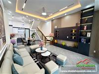 - Nhà ngõ 107 Đình Đông Lê Chân Hải Phòng. - Xây dựng 3 tầng 3 ngủ, phòng thờ, sân phơi. - Ngõ 2 ngoặt tới nhà  - Bìa đỏ GPXD