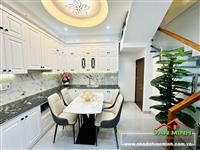 Miếu Hai Xã- ô tô đỗ gần