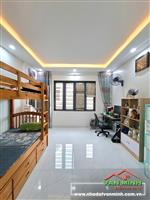 - Nhà 4 tầng dân xây ngõ 152 Hồ Sen có ô chờ thang máy  