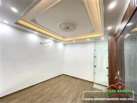 Mặt ngõ Hồ Sen oto vào nhà