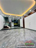 Bán nhà ô tô vào nhà tại phố Văn Cao
