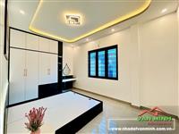Bán nhà xây mới sân cổng riêng phố Lê Lợi