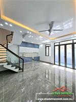 Bán nhà 52m2 xây 4 tầng độc lập có Sân cổng riêng, ô tô đỗ miễn phí!   
