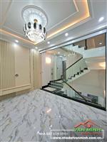 - Nhà 4 tầng Hoàng Minh Thảo view hồ thoáng mát.  - Xây Độc Lập 45m2. Hướng tây bắc. - Vị trí nhà gần hồ, 2-3 oto đỗ ngày đêm
