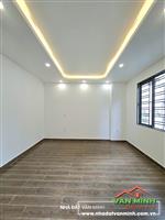 Nhà Hồ Sen - Chợ Hàng. Ngay sau nhà mặt đường.