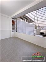 - Diện tích: 73 m², nhà xây 3 tầng kiên cố dân bán.