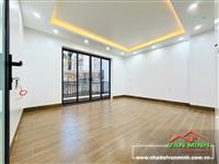 - Bán nhà Chợ Hàng mới gần Hồ Sen, có sân cổng để xe rộng rãi, ngõ nông thẳng tắp cách mặt đường chỉ hơn 30m.  - Vị trí trườn