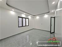 - Nhà 4 tầng sân cổng rộng 15m² ô tô đỗ cổng. - Đường Thiên Lôi đi bộ ra chợ Đôn. - DT:  51m². Hướng đông nam. 