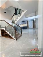 -  Vị trí ngõ thông 229 Ngô Gia Tự Chỉ 3,36 tỷ (CTT) - Nhà 3,5 tầng – 56m², có sân cổng chung  - Hướng Đông  - Phòng khách – 