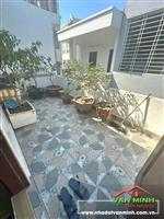 - Bán nhà Nam Pháp 1 thông Lạch Tray và Văn Cao. - Diện tích: 50m² ngang  4,2m. Xây 4 tầng cấp chính. - Nhà đang có dòng tiền