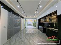 - Bán nhà tuyến 2 Đường Thiên Lôi  Hải Phòng  - Diện tích: 141m² xây 4 tầng. - Sân cổng để ô tô. Sân vườn cây sau nhà Hồ Cá. 