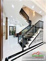 - Ô tô đỗ cửa đường Võ Nguyên Giáp cạnh Hoàng Huy maill. - DTMB: 55m2* 4 tầng sân sau và vệ sinh. - Nhà gồm: phòng khách, bếp