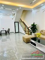 - Nhà xây mới phố Trần Nguyên Hãn sân cổng riêng biệt vị trí trung tâm gần trường, chợ đi đâu cũng thuận tiện. - Dt: 58m² x 3