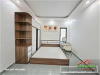 - Nhà khu Thiên Lôi có sân cổng. - Ô tô đỗ miễn phí mặt đường 24/24. Gara ô tô cạnh nhà.   - Diện tích: 65m² xây 4 tầng. Hướn