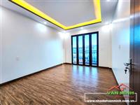 Nhà lô góc xây mới độc lập có sân cổng riêng tại Miếu Hai Xã gần Hồ Sen, 60m2 x 4 tầng. 
