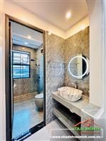 Bán nhà xây mới sân cổng riêng phố Lê Lợi
