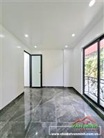 - Nhà đường Đông Khê gần Lê Hồng Phong.