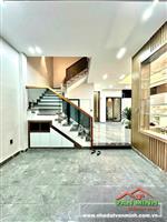 - Xây 4 tầng với diện tích 68m² ngang 7,5m. Gara ô tô cạnh nhà miễn phí.  