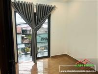 - Ô tô qua lại Tuyến 2 Hoàng Minh Thảo. 