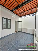 - Nhà 45m² xây 4 tầng tường riêng móng riêng. - Đường Hồ Sen thuận tiện đi lại.