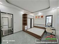 - Nhà sân cổng xây dựng 1 căn cách mặt đường 25m. Ô tô đỗ miễn phí. 