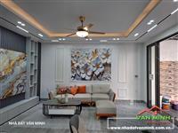 Nhà 69,6m² ngang 8,1m sân cổng rộng rãi. - Nhà mặt ngõ đường Hồ Sen. 