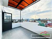 - Vị trí trung tâm đi đâu cũng thuận tiện, nhà có khe thoáng bếp có cửa lách, các tầng đều có cửa sổ cầu thang nên rất thoáng