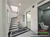 - Nhà 4 tầng sân cổng rộng 15m² ô tô đỗ cổng. - Đường Thiên Lôi đi bộ ra chợ Đôn. - DT:  51m². Hướng đông nam. 