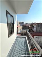 Căn 3 tầng xây mới tại trung tâm phố Tô Hiệu. 