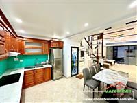 - Bán nhà sân cổng ngõ 69 Chợ Con - Hồ Sen  - Diện tích: 59m² xây 4 tầng, 2 mặt thoáng. - Công năng: Phòng khách, bếp, 5 phòn