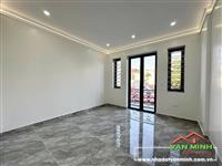 NHÀ 4 TẦNG XÂY MỚI MẶT NGÕ THÔNG TRẠI LẺ QUÁN NAM - Ô TÔ ĐỖ CỬA.  - Diện tích: 48m2. Hướng Đông Bắc. BDCC.  - Thiết kế: Gara 