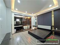 - Bán nhà tuyến 2 Đường Thiên Lôi  Hải Phòng  - Diện tích: 141m² xây 4 tầng. - Sân cổng để ô tô. Sân vườn cây sau nhà Hồ Cá. 